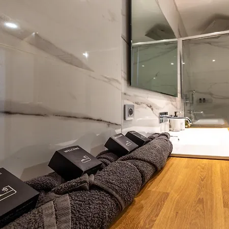 2 Pièces De 60m2 *